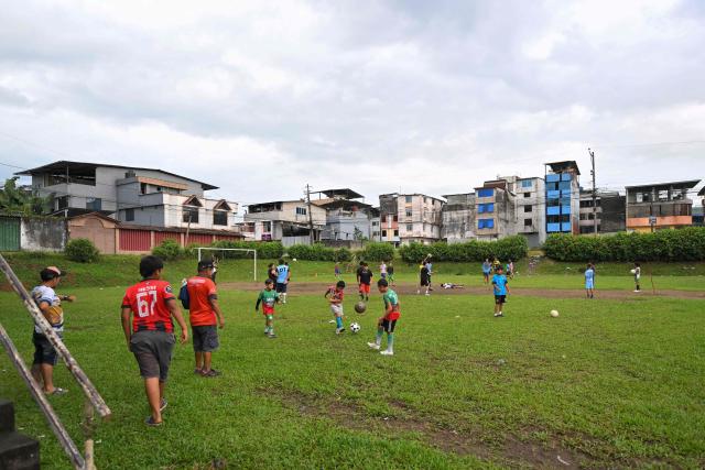 A group of kids take part in a training session at the IG 10 Moises Caicedo football school in the Mujer Trabajadora neighborhood in Santo Domingo, Ecuador, on May 8, 2026. Amid the tightly packed houses of a working-class Ecuadorian neighborhood, national team football player Moises Caicedo lifted his first trophies. They were made of gold-colored plastic, lent by a neighbor to add excitement to the impromptu game played by a group of children from which one of the world's most highly regarded midfielders emerged. Caicedo, now a Chelsea player, will compete in his second World Cup with Ecuador at just 24 years old. (Photo by Rodrigo BUENDIA / AFP)