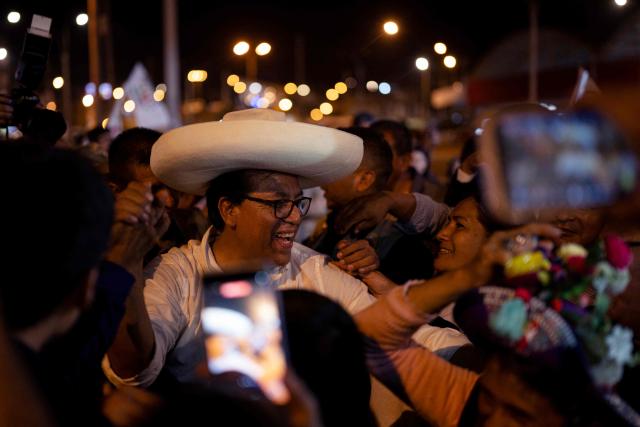 Peru's presidential candidate Roberto Sanchez, of the Juntos por el Peru party, greets supporters during a campaign rally in Lima on May 17, 2026. Left-wing candidate Roberto Sanchez has qualified for the runoff of Peru's presidential election and will face right-wing candidate Keiko Fujimori in June 7. (Photo by Ernesto BENAVIDES / AFP)