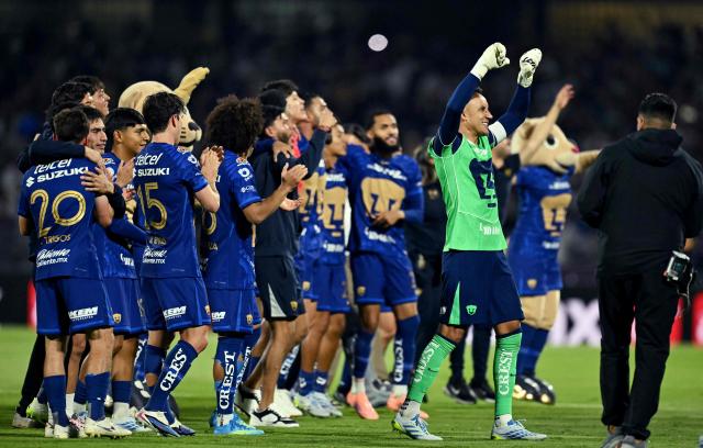 Pumas players celebrate after winning the Liga MX Clausura semifinal second-leg football match between Pumas UNAM and Pachuca at Olimpico Universitario stadium in Mexico City on May 17, 2026. (Photo by YURI CORTEZ / AFP)