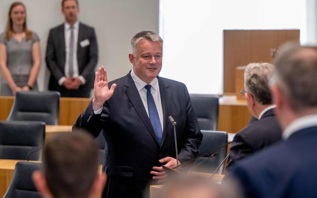 The new State Premier of Rhineland-Pfalz, member of the conservative Christian Democratic Union (CDU) party Gordon Schnieder is sworn in by the President of the State Parliament Matthias Lammert on May 18, 2026 in Mainz, western Germany. The Constituent session of the new state parliament with the election of the Minister-President of Rhineland-Palatinate follows the state elections of March 22, 2026. (Photo by Torsten Silz / AFP)