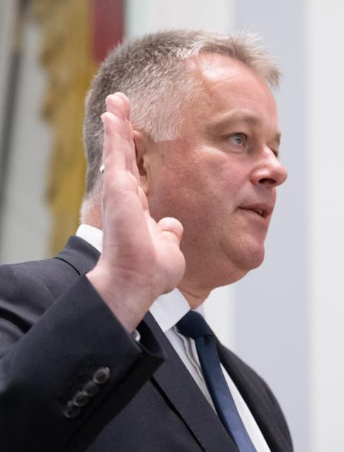 The new State Premier of Rhineland-Pfalz, member of the conservative Christian Democratic Union (CDU) party Gordon Schnieder is sworn in by the President of the State Parliament on May 18, 2026 in Mainz, western Germany. The Constituent session of the new state parliament with the election of the Minister-President of Rhineland-Palatinate follows the state elections of March 22, 2026. (Photo by Boris Roessler / POOL / AFP)