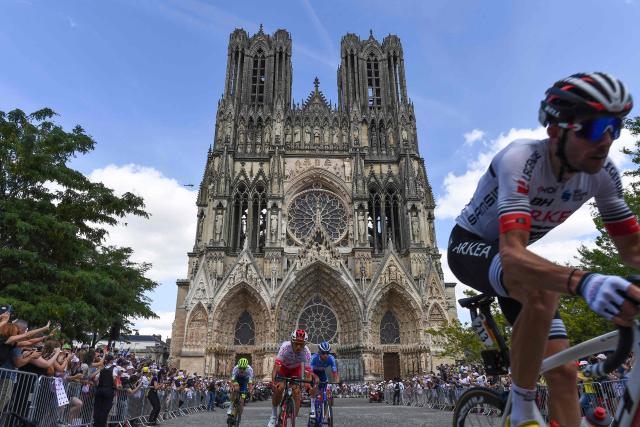(FILES) The pack rides with the Cathedral of Reims in background during the third stage of the 106th edition of the Tour de France cycling race between Binche and Epernay, in Reims, on July 8, 2019. The Tour de France 2028 will start in Reims announced Amaury Sport Organisation (ASO) on May 18, 2026. (Photo by JEFF PACHOUD / AFP)