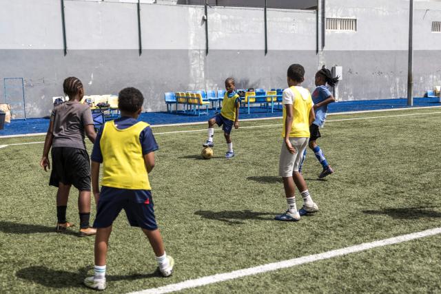 Football students play a game during practice at the Bola Pra Frente (Ball Forward) football academy in Praia, on May 18, 2026. Bola Pra Frente is considered one of the most renowned football academies in Cape Verde, with former students Joao Paulo Fernandes and Kevin Pina being part of the national team set to compete at the World Cup 2026. (Photo by PATRICK MEINHARDT / AFP)