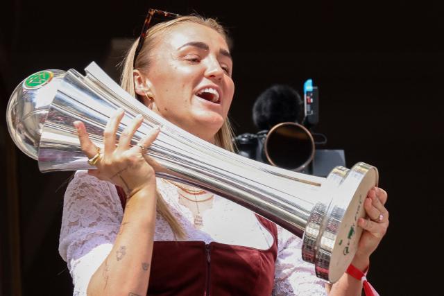 Bayern Munich's English midfielder #31 Georgia Stanway celebrates with the German Cup (DFB Pokal) trophy on the balcony of the City Hall at Marienplatz in Munich, southern Germany on May 18, 2026. (Photo by Alexandra BEIER / AFP) / ALTERNATIVE CROP