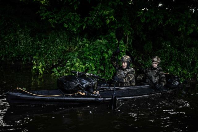 French Foreign Legion combat divers from the 2nd Foreign Parachute Regiment (2e REP) paddle an inflatable boat along the bank of the River Vienne during a water infiltration exercise in Ingrandes, south-western France, on May 18, 2026. The LIBECCIU 2026 military exercise, running from May 11 to May 20, 2026 across Nouvelle-Aquitaine and Centre-Val de Loire regions, tests short-notice redeployment and interoperability between air and ground components  capabilities central to France's contribution to NATO rapid-reaction forces. (Photo by Philippe LOPEZ / AFP)