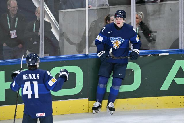Finland's forward #92 Lenni Hameenaho celebrates after scoring the opening goal  during the IIHF Ice Hockey Men's World Championship first round group A match between Finland and USA at the Swiss Life Arena in Zurich on May 18, 2026. (Photo by SEBASTIEN BOZON / AFP)
