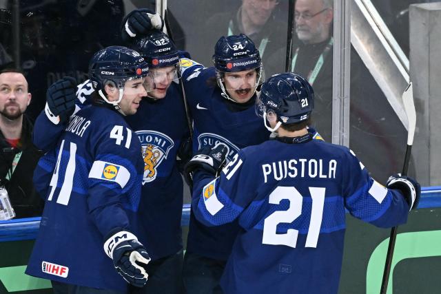 Finland's forward #92 Lenni Hameenaho (2nd L) celebrates with  teammates after scoring the opening goal  during the IIHF Ice Hockey Men's World Championship first round group A match between Finland and USA at the Swiss Life Arena in Zurich on May 18, 2026. (Photo by SEBASTIEN BOZON / AFP)