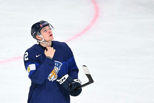 Finland's forward #92 Lenni Hameenaho reacts after scoring the opening goal  during the IIHF Ice Hockey Men's World Championship first round group A match between Finland and USA at the Swiss Life Arena in Zurich on May 18, 2026. (Photo by SEBASTIEN BOZON / AFP)