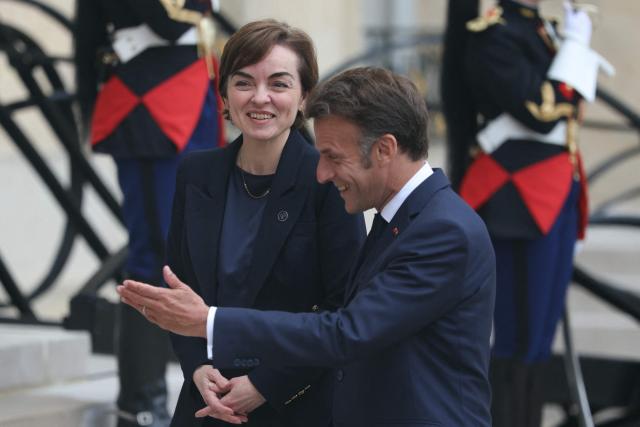 France's President Emmanuel Macron (R) reacts as he greets the Premier of Quebec Christine Frechette as she arrives prior to their meeting at the Elysee Presidential Palace in Paris on May 18, 2026. (Photo by Alain JOCARD / AFP)
