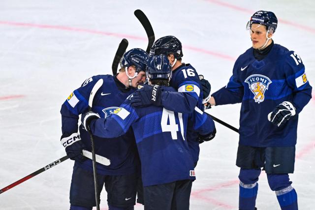 Finland's forward #15 Anton Lundell (L) celebrates with  teammates after scoring his team's sixth goal during the IIHF Ice Hockey Men's World Championship first round group A match between Finland and USA at the Swiss Life Arena in Zurich on May 18, 2026. (Photo by SEBASTIEN BOZON / AFP)