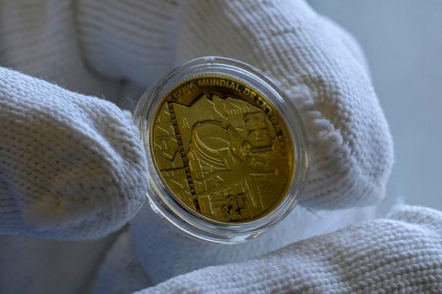 View of one of the 12 commemorative coins issued for the 2026 FIFA World Cup at the headquarters of the Bank of Mexico, in Mexico City, on May 18, 2026. The new coins are dedicated to venues that will host the 2026 FIFA World Cup in Mexico, while others highlight the country's natural, historical and cultural heritage, with four additional coins set to enter general circulation (Photo by Alfredo ESTRELLA / AFP)