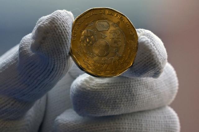 View of one of the 12 commemorative coins issued for the 2026 FIFA World Cup at the headquarters of the Bank of Mexico, in Mexico City, on May 18, 2026. The new coins are dedicated to venues that will host the 2026 FIFA World Cup in Mexico, while others highlight the country's natural, historical and cultural heritage, with four additional coins set to enter general circulation (Photo by Alfredo ESTRELLA / AFP)