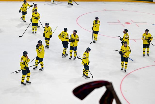 Sweden's players react to their 3-4 defeat at the end of the Group B ice hockey match between Sweden and Czech Republic at the IIHF Ice Hockey Men's World Championship at BFC Arena in Fribourg on May 18, 2026. (Photo by Fabrice COFFRINI / AFP)