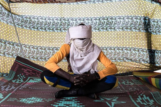 A witness poses for a portrait at a makeshift camp near the Mauritanian border with Mali, in the Hodh Ech Chargui region, on April 28, 2026. Amadou arrived to the camp 2 weeks ago and saw his father and a friend of his get kidnapped by Russian mercenaries. Having come to power through a coup d’йtat in 2020 on the promise of restoring security throughout the country, the junta led by General Assimi Goпta began turning as early as 2021 to the services of the Russian Wagner militia.Since becoming Africa Corps, now directly under the authority of the Russian Ministry of Defense, the group’s abuses have been widely documented by human rights organizations. A dozen Malian refugees have testified to AFP from Mauritania about the violence committed against civilians by the Malian army and the Russian mercenaries supporting it in their fight against jihadism: abductions, torture, executions, and rape. (Photo by PATRICK MEINHARDT / AFP)
