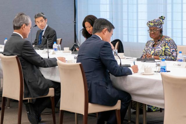 Director-General of the World Trade Organization (WTO) Ngozi Okonjo-Iweala (R) speaks at a discussion with Chairman of Keidanren (Japan Business Federation) Yoshinobu Tsutsui (L), and others in Tokyo on May 20, 2026. (Photo by Kazuhiro NOGI / AFP)