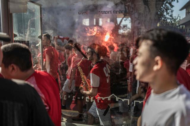 Hapoel Tel Aviv fans head to the stadium ahead of the last-season derby match against Maccabi Tel Aviv on their way to Bloomfield Stadium in Tel Aviv on May 9, 2026. (Photo by Ilia YEFIMOVICH / AFP)