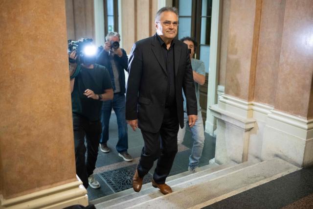 Austrian former intelligence official Egisto Ott arrives for a session of his trial at the criminal court in Vienna, Austria, where the verdict was expected on May 20, 2026. Ott is currently standing trial on a slew of charges that include handing over sensitive devices and selling secret information to Russia. Ott, who denies all the charges against him, is also accused of having passed secret information for years to Jan Marsalek, the former chief operating officer of Germany's collapsed payment processing firm Wirecard, who is suspected of working for Russia's intelligence services. (Photo by Joe Klamar / AFP)