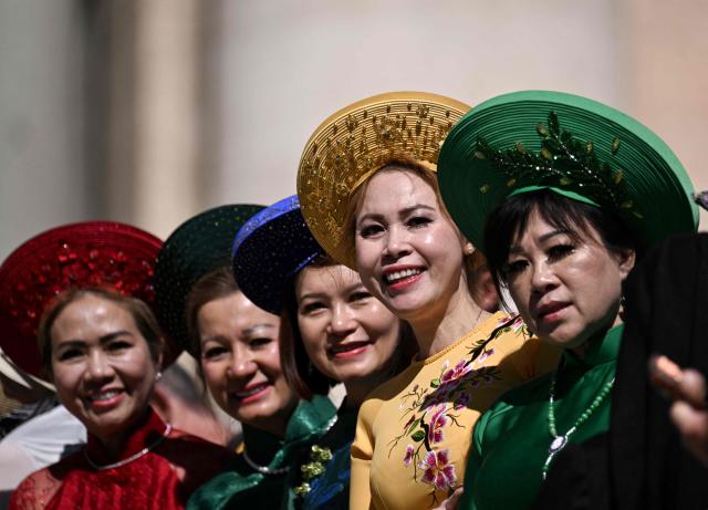 Faithful from Vietnam wait for the arrival of Pope Leo XIV for the weekly general audience at St. Peter's Square in the Vatican May 20, 2026. (Photo by TIZIANA FABI / AFP)