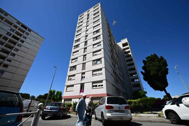 This photo taken on May 20, 2026 shows a block of flats in the Pontcarral projects where a mother threw herself out of a 13th-floor window with three of her young children in Toulon, southern France. A 38-year-old mother threw herself out of a 13th-floor window of her block of flats with three of her young children in a neighbourhood of Toulon, the public prosecutor’s office reported on May 20, 2026, confirming their deaths. (Photo by Miguel MEDINA / AFP)