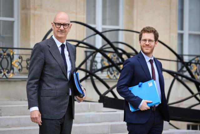 France's Economy, Finances and Industry Minister Roland Lescure (L) and France’s junior Minister for Public Accounts David Amiel (R) leave after the weekly cabinet meeting at The Elysee Presidential Palace in Paris on May 20, 2026. (Photo by Ludovic MARIN / AFP)