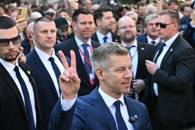 Hungary's Prime Minister Peter Magyar gedtures the victory sign upon arrival for a meeting with former leader of Solidarnosc and former President of Poland Lech Walesa (unseen) in Gdansk, Poland, on May 20, 2026. Hungary's new Prime Minister Peter Magyar is on a two-day visit to Poland for his first official trip abroad, hoping to mark his country's re-alignment with the European Union after years of open conflict under his predecessor. (Photo by Sergei GAPON / AFP)