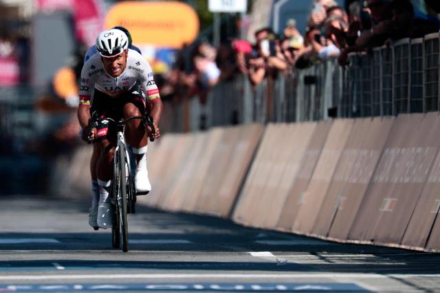 UAE Team Emirates - XRG Ecuadorian rider Jhonatan Narvaez sprints to the finish line to win the 11th stage of the Giro d'Italia 2026 - Tour of Italy cycling race between Porcari and Chiavari, Italy, on May 20, 2026. (Photo by Luca Bettini / AFP)