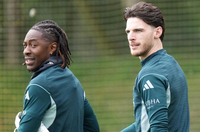 Arsenal's English midfielder #10 Eberechi Eze (L) and Arsenal's English midfielder #41 Declan Rice arrive to take part in a team training session at London Colney, north of London, on May 21, 2026, as part of a media day ahead of their UEFA Champions League final football match against Paris Sain-Germain on May 30. (Photo by CARLOS JASSO / AFP)