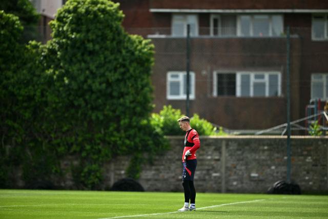 Crystal Palace's English goalkeeper #01 Dean Henderson takes part in a team training session at the team's training ground in Beckenham, south of London on May 21, 2026, as part of a media day ahead of their UEFA Europa Conference League final football match against Rayo Vallecano on May 27. (Photo by Ben STANSALL / AFP)