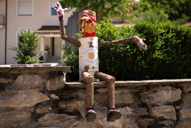 A scarecrow is displayed during a "Scarecrows Fair" in Castellar, near Cuneo, northern Italy on May 21, 2026.  During the annual fair, citizens prepare their own scarecrow and put them in the gardens, courtyards, fields and streets. (Photo by MARCO BERTORELLO / AFP)