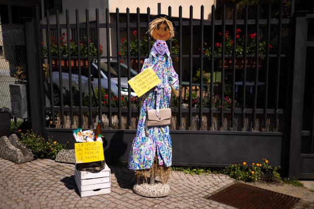 A scarecrow is displayed during a "Scarecrows Fair" in Castellar, near Cuneo, northern Italy on May 21, 2026.  During the annual fair, citizens prepare their own scarecrow and put them in the gardens, courtyards, fields and streets. (Photo by MARCO BERTORELLO / AFP)