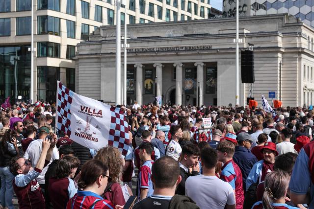 Aston Villa fans wait for the arrival of the team's trophy parade the day after the team won the Europa League, in Birmingham, central England on May 21, 2026. Aston Villa's win in the Europa League put an end to their 30-year trophy drought. (Photo by Darren Staples / AFP)