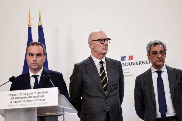 (from L) France's Prime Minister Sebastien Lecornu, France's Economy, Finances and Industry Minister Roland Lescure and France's Trade Minister Serge Papin attend a press conference focusing on the consequences of the war in Iran and to announce "measures to support economic activity", at the Hotel Matignon Prime minister residence in Paris on May 21, 2026. (Photo by STEPHANE DE SAKUTIN / AFP)