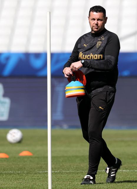 Lens' French head coach Pierre Sage attends a training session on the eve of the French Cup final football match between Nice (OGC) and Lens (RC) at the Stade de France stadium, in Saint-Denis, on the outskirts of Paris, on May 21, 2026. Lens wants to write one of the finest chapters in its history by winning its first French Cup on May 22, 2026, against Nice, which will above all be looking to regain confidence a few days before decisive play-offs for its survival in Ligue 1. (Photo by FRANCK FIFE / AFP)