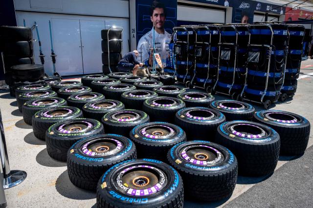 A Williams pit crew member prepares ahead of the 2026 Formula 1 Grand Prix du Canada at Circuit Gilles-Villeneuve in Montreal, Canada, on May 21, 2026. (Photo by ANDREJ IVANOV / AFP)