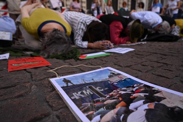People take part in a flash mob entitled "In the same boat" to protest against the detention and treatment by Israel of activists participating in the Global Sumud Flotilla,
in Milan, northern Italy, on May 21, 2026.. Hundreds of activists from countries around the world were placed in detention in Israel after they were intercepted at sea on May 18 while making the latest in a string of attempts to break the blockade of the Palestinian territory. Israel's far-right National Security Minister Itamar Ben Gvir sparked widespread condemnation and diplomatic backlash on May 20 by posting a video showing the detained activists with their hands tied and foreheads on the ground. (Photo by Piero CRUCIATTI / AFP)