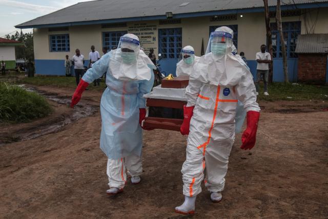 Medical staff wearing personal protective equipment (PPE) carry the body of a patient deceased at the hospital in Rwampara towards the cemetery on May 21, 2026. According to the WHO, the latest outbreak in the DRC, the 17th to hit the vast central African country of more than 100 million people, is already suspected of having caused 139 deaths out of nearly 600 probable cases.
Many of the cases have been recorded in the epidemic's epicentre in the DRC's northeastern Ituri province, many in hard-to-access areas plagued by the Congolese east's litany of armed groups. (Photo by Seros MUYISA / AFP)
