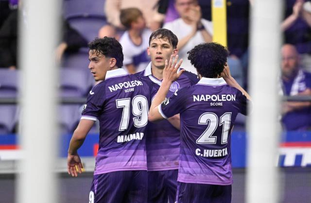 RSC Anderlecht's Ukrainian forward #14 Danylo Sikan (C) celebrates after scoring a goal during the Belgian Proleague Champion's Play-off football match between RSC Anderlecht and Sint-Truidense VV, in Brussels on May 21, 2026. (Photo by JOHN THYS / Belga / AFP) / Belgium OUT