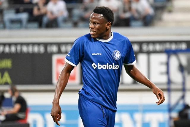 KAA Gent's Ivorian forward #45 Hyllarion Goore leaves the pitch after sustaining an injury during the Belgian "Pro League" First Division football match between KAA Gent and Royale Union Saint-Gilloise at the KAA Stadium in Gent on May 21, 2026. (Photo by MAARTEN STRAETEMANS / BELGA / AFP) / Belgium OUT