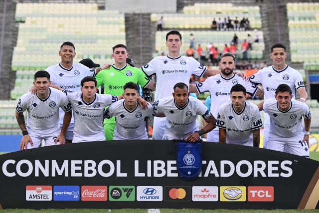 PLayers of Independiente Rivadavia pose for a picture ahead of the Copa Libertadores group stage football match between Venezuela's Deportivo La Guaira and Argentina's Independiente Rivadavia at the Olimpico de la UCV stadium in Caracas on May 21, 2026. (Photo by Federico PARRA / AFP)