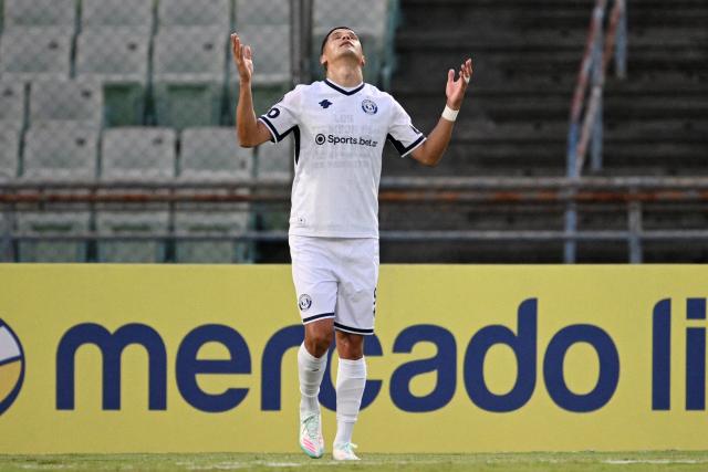 Independiente Rivadavia's Paraguayan forward #09 Alex Arce celebrates scoring the opening goal during the Copa Libertadores group stage football match between Venezuela's Deportivo La Guaira and Argentina's Independiente Rivadavia at the Olimpico de la UCV stadium in Caracas on May 21, 2026. (Photo by Federico PARRA / AFP)