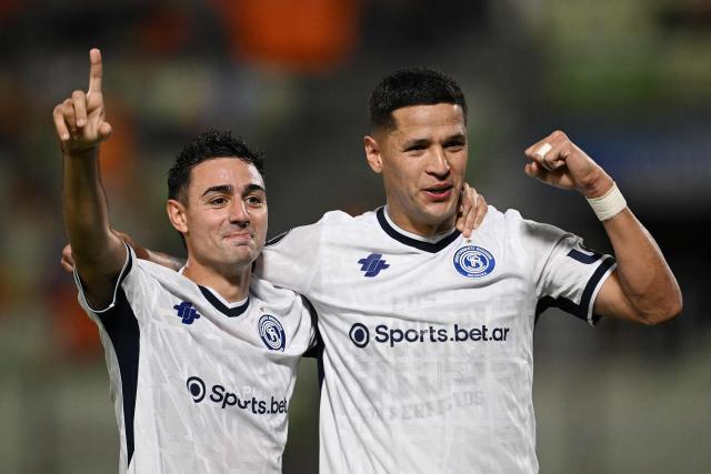 Independiente Rivadavia's Paraguayan forward #09 Alex Arce (R) celebrates a goal with Independiente Rivadavia's midfielder #05 Tomas Bottari during the Copa Libertadores group stage football match between Venezuela's Deportivo La Guaira and Argentina's Independiente Rivadavia at the Olimpico de la UCV stadium in Caracas on May 21, 2026. (Photo by Federico PARRA / AFP)