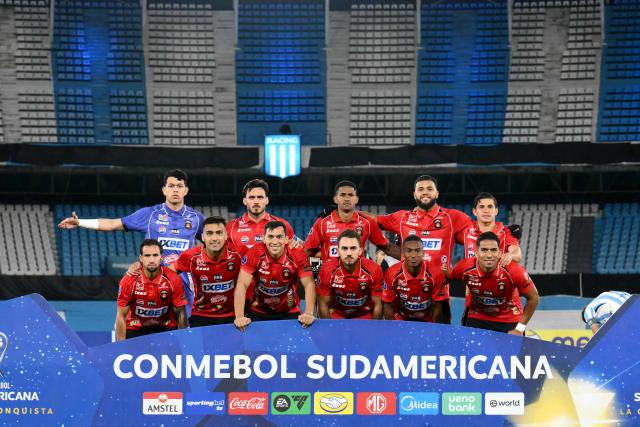 Caracas players pose for pictures before the Copa Sudamericana group stage football match between Argentina's Racing Club and Venezuela's Caracas FC at Presidente Peron 'El Cilindro' stadium in Avellaneda, Buenos Aires province, Argentina on May 21, 2026. (Photo by Luis ROBAYO / AFP)