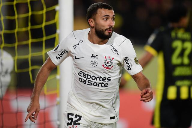Corinthians' Moroccan forward #52 Zakaria Labyad celebrates after scoring during the Copa Libertadores group stage football match between Uruguay's Penarol and Brazil's Corinthians at the Campeon del Siglo stadium in Montevideo on May 21, 2026. (Photo by Dante FERNANDEZ / AFP)