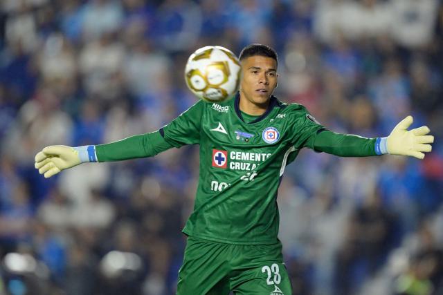 Cruz Azul's Colombian goalkeeper #23 Kevin Mier gestures during the Liga MX Clausura final first-leg football match between Cruz Azul and Pumas at the Ciudad de los Deportes Stadium in Mexico City on May 21, 2026. (Photo by Alfredo ESTRELLA / AFP)