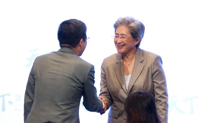 Advanced Micro Devices (AMD) CEO Lisa Su shakes hands with a supporter during a forum at Taipei Marriott Hotel in Taipei on May 22, 2026. AMD, a US maker of artificial intelligence processors and a rival to the world's most valuable company Nvidia, announced an investment of more than 10 billion USD into Taiwan's chip industry. (Photo by I-Hwa Cheng / AFP)