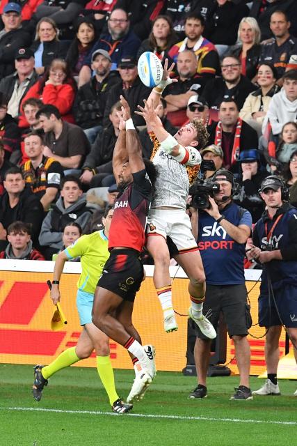 Crusaders' Sevu Reece (L) and Chiefs' Isaac Hutchinson attempt to secure the ball during the Super Rugby Pacific match between the Crusaders and Chiefs at One New Zealand Stadium in Christchurch on May 22, 2026. (Photo by Sanka Vidanagama / AFP)