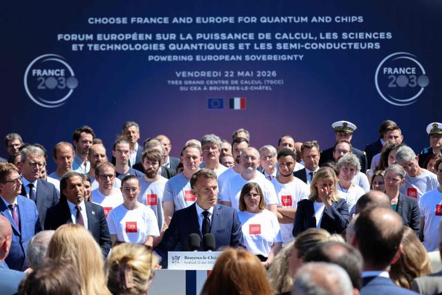 France's President Emmanuel Macron (C) delivers a speech during the European Forum on Computing Power, Quantum Sciences and Technologies, and Semiconductors at the Very Large Computing Centre of the French Alternative Energies and Atomic Energy Commission (CEA) in Bruyeres-le-Châtel, south of Paris on May 22, 2026. (Photo by Ludovic MARIN / POOL / AFP)