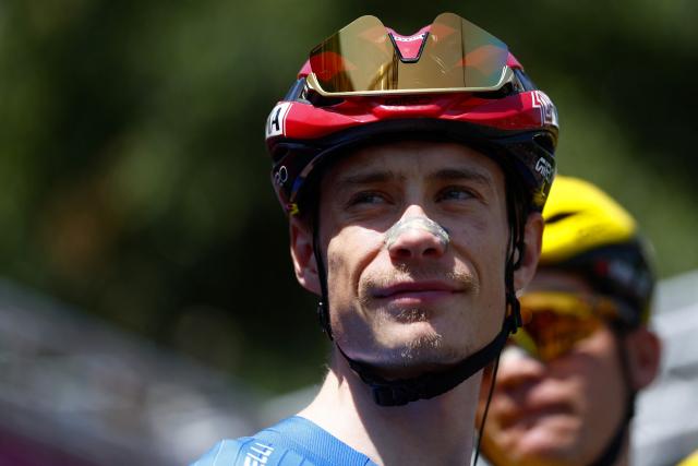 Team Visma Lease a Bike Danish rider Jonas Vingegaard is pictured before the start of the 13th stage of the Giro d'Italia 2026 - Tour of Italy cycling race between Alessandria and Verbania, Italy, on May 22, 2026. (Photo by Luca Bettini / AFP)
