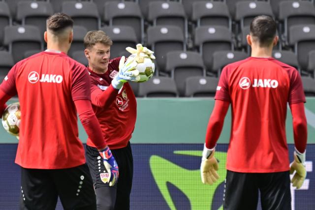 Stuttgart's German goalkeeper #33 Alexander Nuebel attends a training session on the eve of the German Cup (DFB Pokal) final football match FC Bayern Munich v VfB Stuttgart in Berlin, on May 22, 2026. (Photo by John MACDOUGALL / AFP) / DFB REGULATIONS PROHIBIT ANY USE OF PHOTOGRAPHS AS IMAGE SEQUENCES AND QUASI-VIDEO.