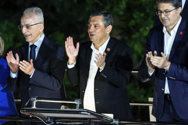 Leader of Republican People's Party (CHP) Ozgur Ozel (C) claps during a protest against allegations of vote buying at the CHP congress in November 2023, at the party headquarters in Ankara on May 22, 2026. An Ankara court on May 21 annulled the 2023 leadership election of Turkey's main opposition CHP party, state news agency Anadolu reported, in a sharp escalation against the country's embattled opposition. The ruling overturns the result of the leadership election that brought in current party head Ozgur Ozel -- and ordered that the party's former longterm chair, Kemal Kilicdaroglu -- who lost the election to Ozel -- take over as interim leader. (Photo by ADEM ALTAN / AFP)